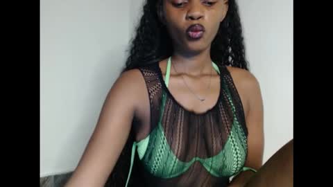 Snapshot of beakimber50 chatting on 10/25/25, 12:07 beakimber50 online show from 10/25/25, 12:07