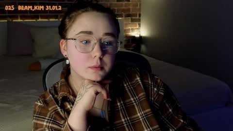 Snapshot of beam_kim chatting on 02/04/25, 10:24 kim3 INDEPENDENT MODEL online show from 02/04/25, 10:24