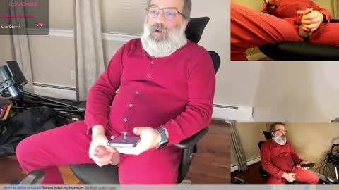 Snapshot of bear_in_mind chatting on 01/06/25, 02:15 BareBear online show from 01/06/25, 02:15