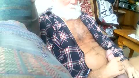 Snapshot of beardbushy chatting on 02/27/25, 04:10 beardbushy online show from 02/27/25, 04:10