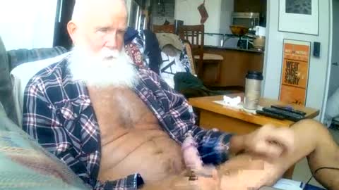 Snapshot of beardbushy chatting on 06/15/26, 02:19 beardbushy online show from 06/15/26, 02:19