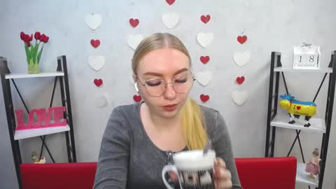 BeatriceFlyy online show from 12/18/24, 09:14