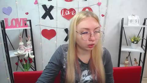 BeatriceFlyy online show from 10/05/25, 12:03