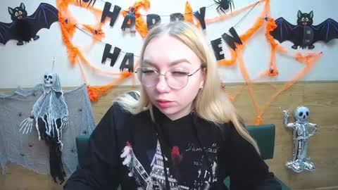 BeatriceFlyy online show from 10/21/25, 12:50