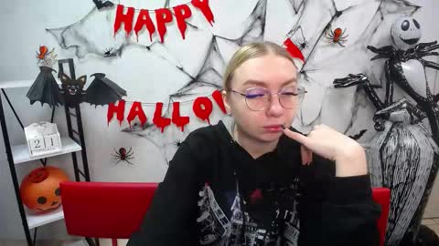 BeatriceFlyy online show from 10/22/25, 11:43