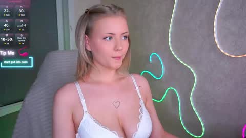 Beatrice online show from 04/19/26, 04:39