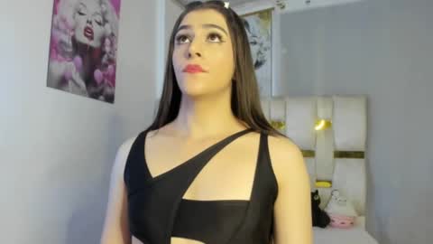 Snapshot of beautiful_doll888 chatting on 12/17/25, 11:00 Valeria online show from 12/17/25, 11:00