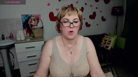 Snapshot of beautiful_lina7 chatting on 03/02/25, 10:35 your Lana online show from 03/02/25, 10:35