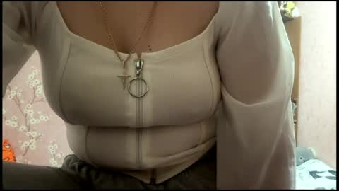 Mia online show from 04/18/26, 07:07