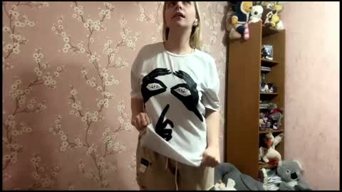 Mia online show from 04/23/26, 03:36