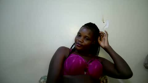 beauty_nina1 online show from 12/21/25, 07:54