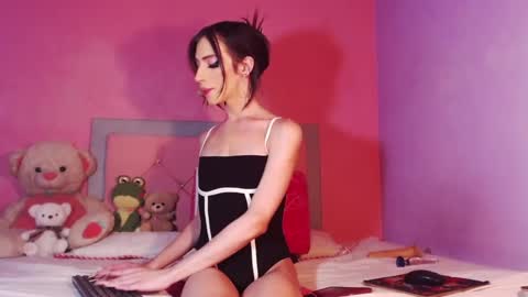 Snapshot of beautyqueen__ chatting on 02/08/25, 02:15 BeautyMaffe online show from 02/08/25, 02:15