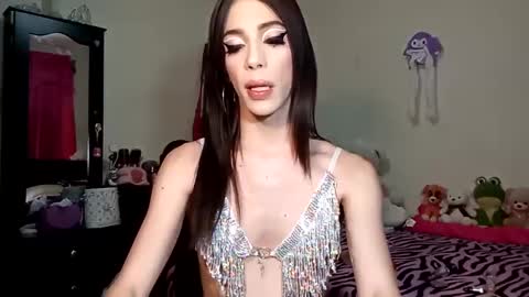 Snapshot of beautyqueen__ chatting on 10/04/25, 06:55 BeautyMaffe online show from 10/04/25, 06:55