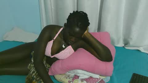 Snapshot of beautytyler chatting on 10/13/25, 07:36 tyler online show from 10/13/25, 07:36