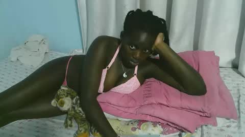 Snapshot of beautytyler chatting on 10/25/25, 08:58 tyler online show from 10/25/25, 08:58