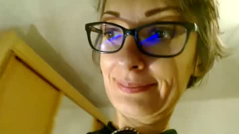 Snapshot of bebacksooon chatting on 12/15/24, 07:42 Raluca online show from 12/15/24, 07:42