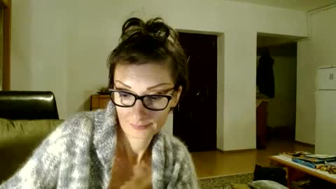 Snapshot of bebacksooon chatting on 12/22/24, 06:26 Raluca online show from 12/22/24, 06:26