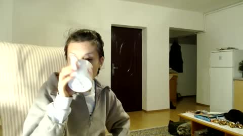 Snapshot of bebacksooon chatting on 12/23/24, 05:11 Raluca online show from 12/23/24, 05:11