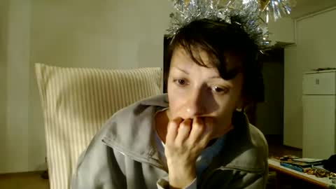 Snapshot of bebacksooon chatting on 12/23/24, 08:14 Raluca online show from 12/23/24, 08:14