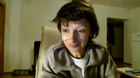 Snapshot of bebacksooon chatting on 12/25/24, 08:28 Raluca online show from 12/25/24, 08:28