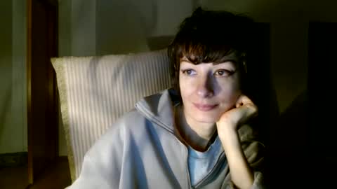 Snapshot of bebacksooon chatting on 12/29/24, 05:33 Raluca online show from 12/29/24, 05:33