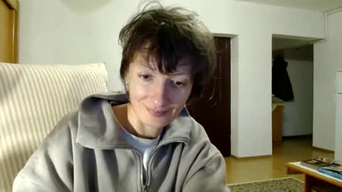 Snapshot of bebacksooon chatting on 01/06/25, 03:19 Raluca online show from 01/06/25, 03:19