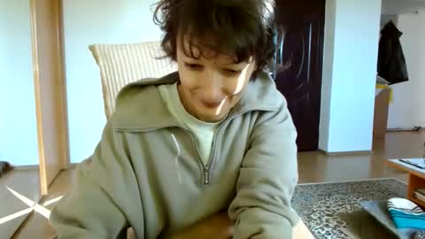 Snapshot of bebacksooon chatting on 01/10/25, 09:13 Raluca online show from 01/10/25, 09:13