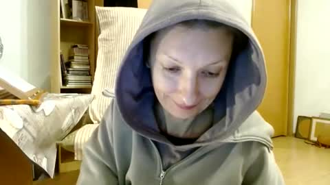 Snapshot of bebacksooon chatting on 02/13/25, 08:13 Raluca online show from 02/13/25, 08:13