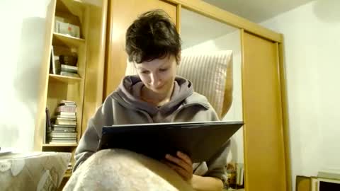 Snapshot of bebacksooon chatting on 02/23/25, 05:07 Raluca online show from 02/23/25, 05:07