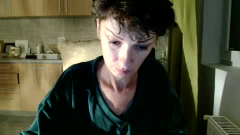 Snapshot of bebacksooon chatting on 09/08/25, 06:29 Raluca online show from 09/08/25, 06:29