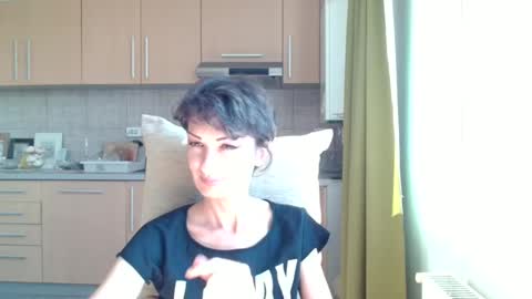 Snapshot of bebacksooon chatting on 09/14/25, 10:58 Raluca online show from 09/14/25, 10:58