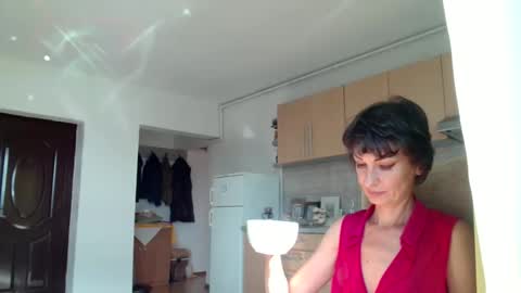 Snapshot of bebacksooon chatting on 09/18/25, 12:40 Raluca online show from 09/18/25, 12:40
