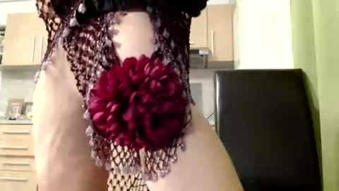 Snapshot of bebacksooon chatting on 09/23/25, 06:00 Raluca online show from 09/23/25, 06:00