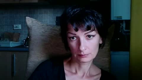 Snapshot of bebacksooon chatting on 09/24/25, 04:21 Raluca online show from 09/24/25, 04:21