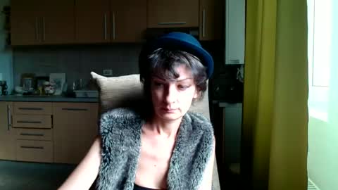 Snapshot of bebacksooon chatting on 09/25/25, 01:26 Raluca online show from 09/25/25, 01:26