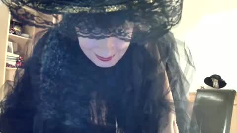 Snapshot of bebacksooon chatting on 10/19/25, 07:14 Raluca online show from 10/19/25, 07:14