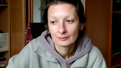 Snapshot of bebacksooon chatting on 11/10/25, 08:46 Raluca online show from 11/10/25, 08:46