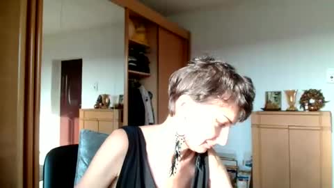 Snapshot of bebacksooon chatting on 11/21/25, 12:37 Raluca online show from 11/21/25, 12:37