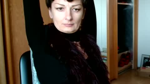 Snapshot of bebacksooon chatting on 11/24/25, 01:44 Raluca online show from 11/24/25, 01:44