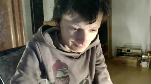 Snapshot of bebacksooon chatting on 11/25/25, 09:04 Raluca online show from 11/25/25, 09:04