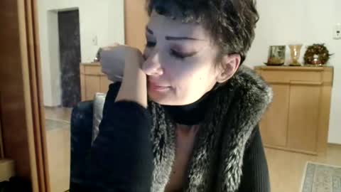 Snapshot of bebacksooon chatting on 11/30/25, 03:27 Raluca online show from 11/30/25, 03:27