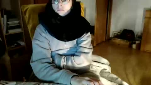 Snapshot of bebacksooon chatting on 12/20/25, 07:32 Raluca online show from 12/20/25, 07:32
