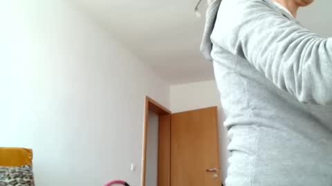 Snapshot of bebacksooon chatting on 03/26/26, 08:20 Raluca online show from 03/26/26, 08:20