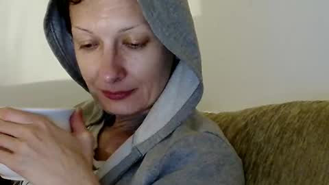 Snapshot of bebacksooon chatting on 04/02/26, 08:50 Raluca online show from 04/02/26, 08:50