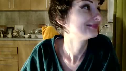 Snapshot of bebacksooon chatting on 04/15/26, 07:58 Raluca online show from 04/15/26, 07:58