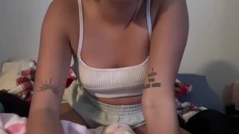 Snapshot of becca0101 chatting on 12/03/24, 04:39 Becca Hart online show from 12/03/24, 04:39