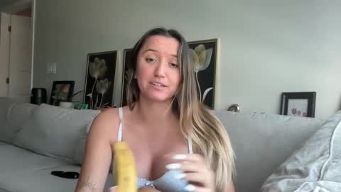 Snapshot of becca0101 chatting on 01/07/25, 06:03 Becca Hart online show from 01/07/25, 06:03