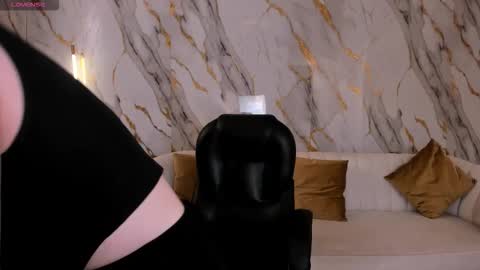 Am Becca online show from 12/05/25, 12:14