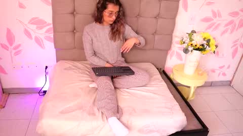 beccamilanni online show from 11/07/25, 02:28