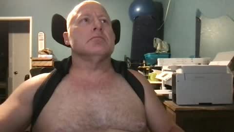 Snapshot of beckster040 chatting on 06/14/26, 05:09 beckster online show from 06/14/26, 05:09